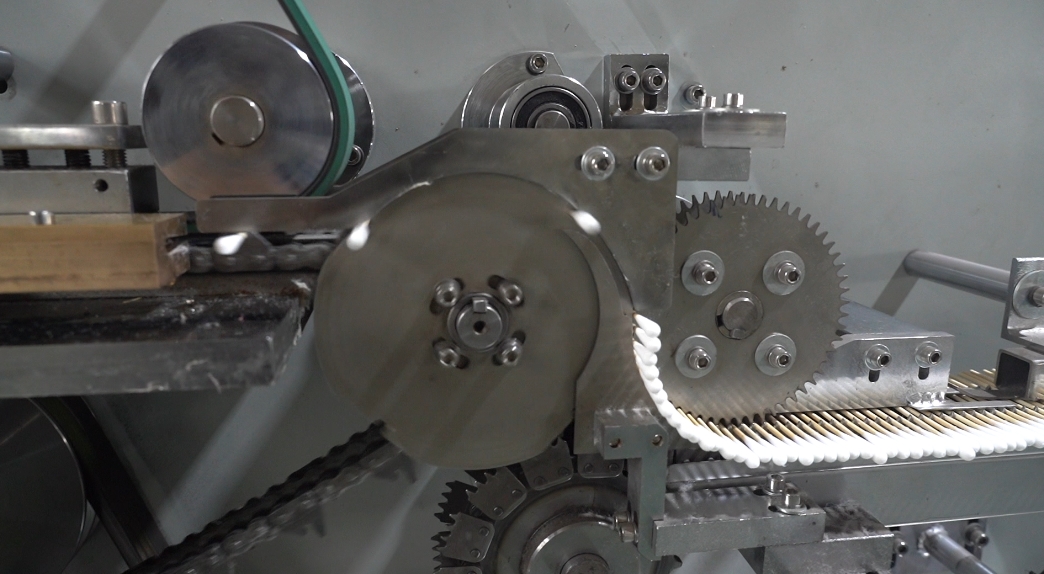 棉簽機(jī)：有效生產(chǎn)，節(jié)省人力