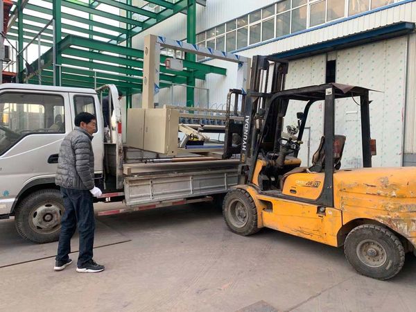 長(zhǎng)垣本地客戶(hù)紗布分切機(jī)一臺(tái)-邦恩